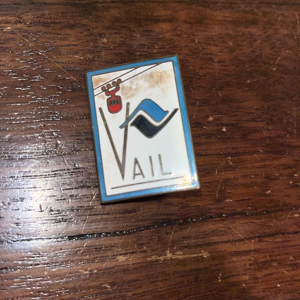 Vintage Vail Gondola Ski Winter Resort Colorado Mountain Button Pin Pinback
